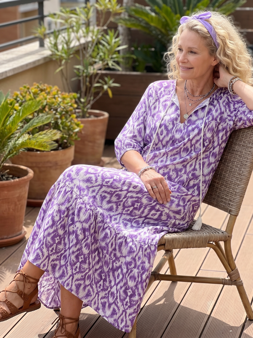 Robe midi à franges avec imprimé à liens de la marque Danoir Paris, visible avec motifs et détails de franges élégantes.
