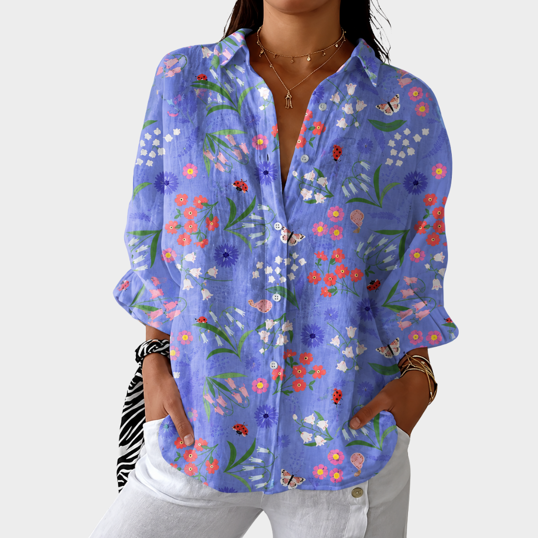 Blouse imprimée légère et colorée de Danoir Paris, tissu fluide avec motifs vibrants, portée ample et élégante.
