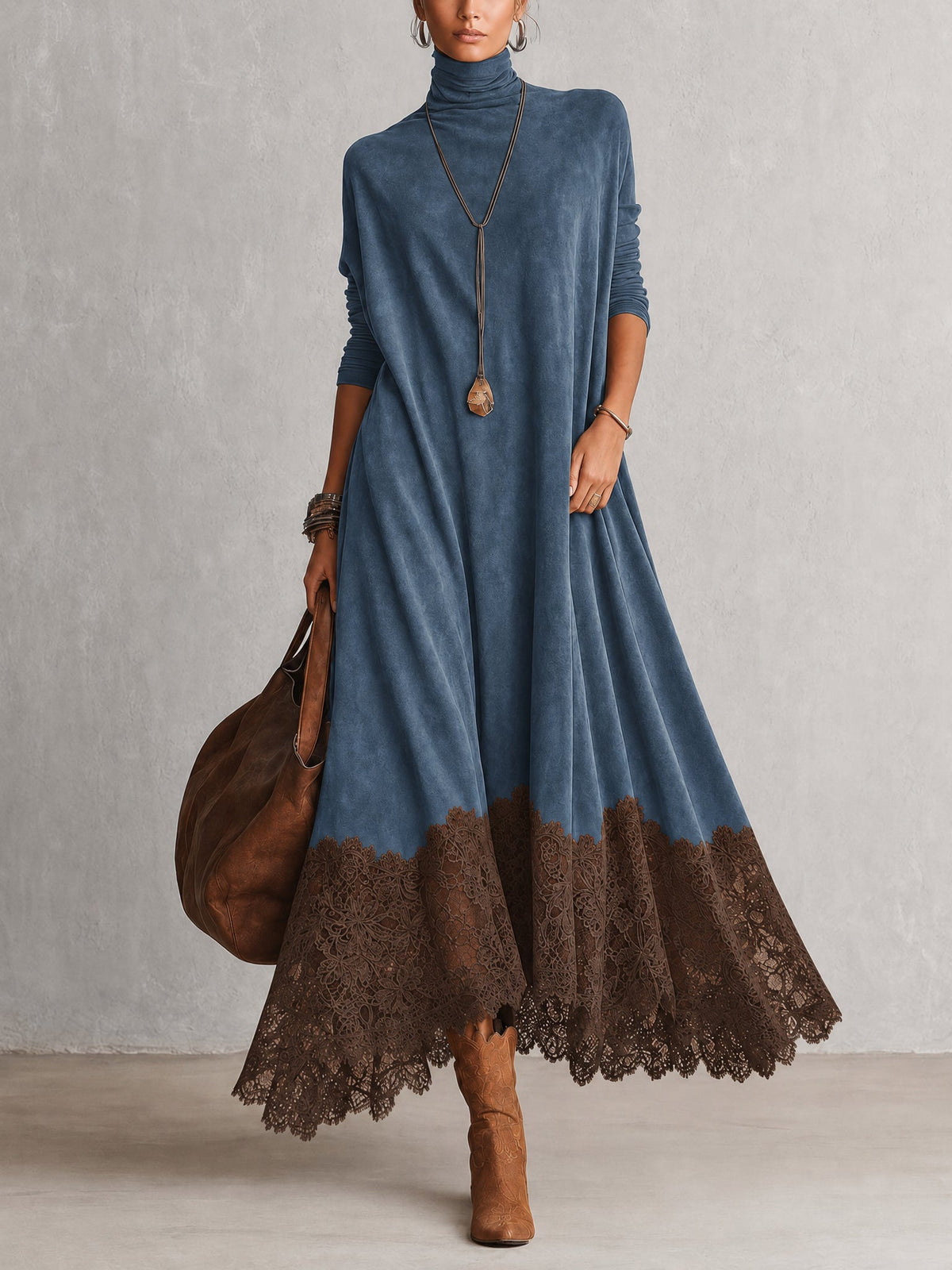 Robe maxi longue à manches longues en suédine marron vintage, style élégant et confortable, signée Danoir Paris.