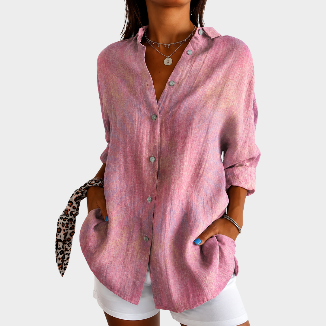 Blouse Danoir Paris Whisper Everyday en tissu léger, couleur douce avec manches longues et col classique.
