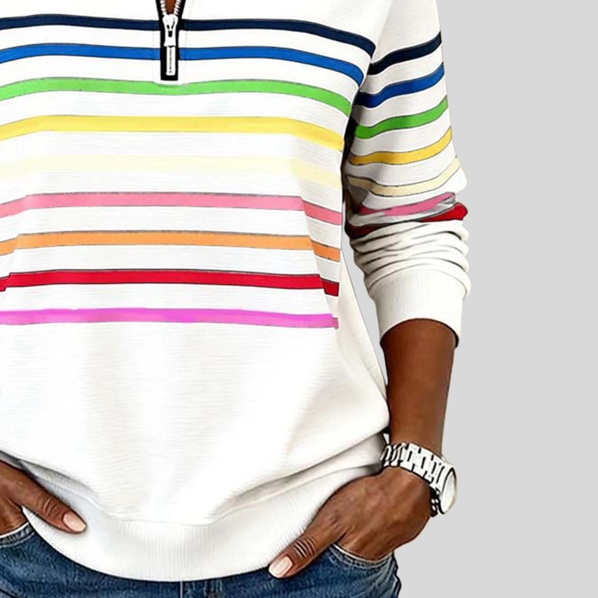 Sweat à col zippé rayé Danoir Paris, sweat-shirt en coton avec motifs rayés gris et blanc, porté sur un mannequin.
