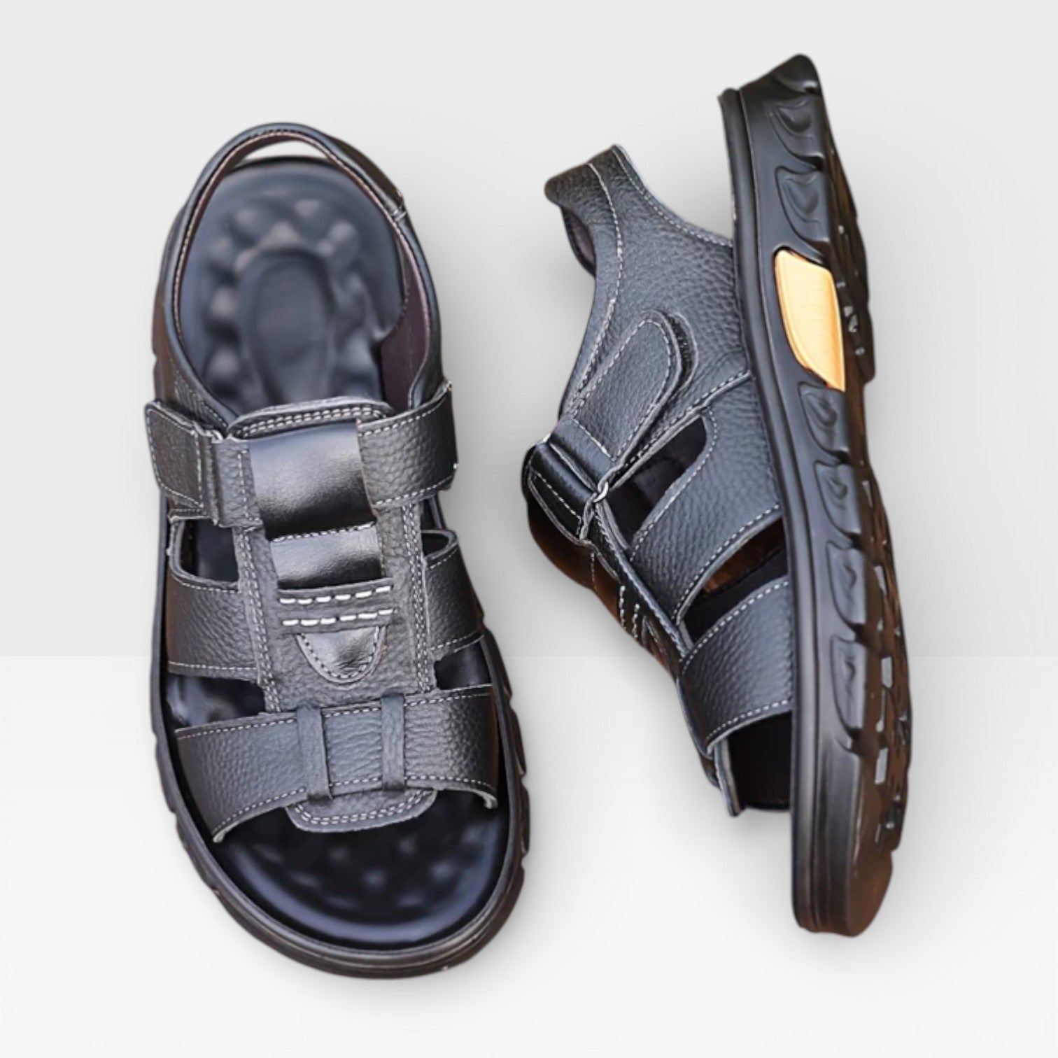 Sandales en cuir pour hommes Danoir Paris, semelle souple, parfaites pour l'été, visibles avec bride ajustable et finition élégante.