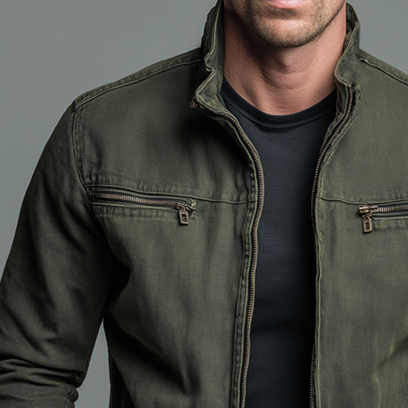 Veste d'automne Renato pour homme de la marque Danoir Paris, en tissu chaud et élégant, portée sur un mannequin.