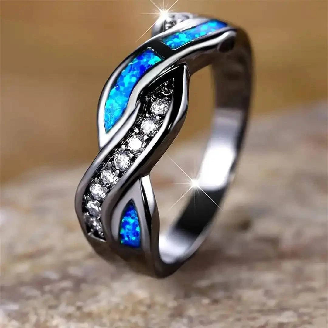 Bague Thessia Lunebray en argent avec détails élégants, signée Danoir Paris, visible en gros plan.