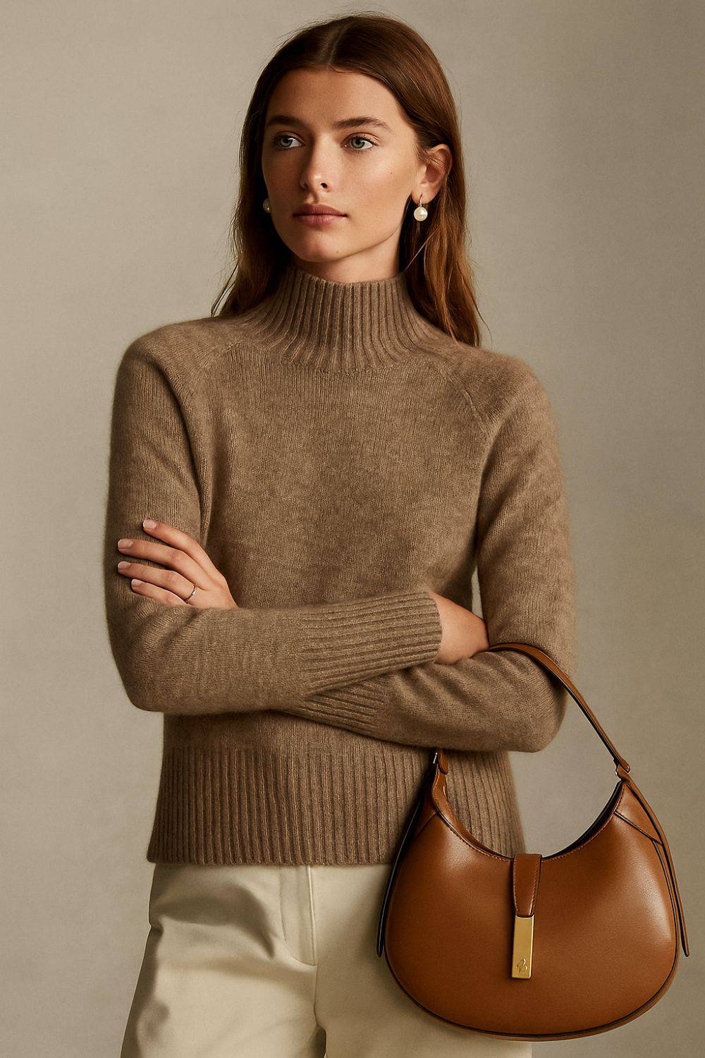 Col montant en cachemire Léonne de Danoir Paris, douceur et élégance pour un look chic et confortable.