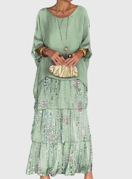 Robe longue Susan de Danoir Paris, vêtement élégant avec coupe fluide et détails sophistiqués, portée sur un mannequin.