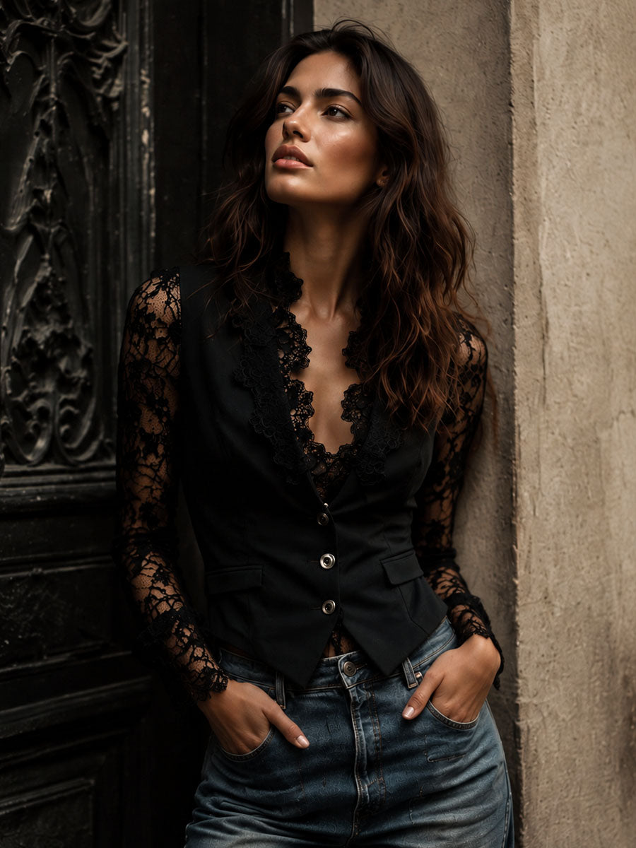 Blazer noir Noémie Danoir Paris avec manches semi-transparentes, élégante veste structurée pour femmes.