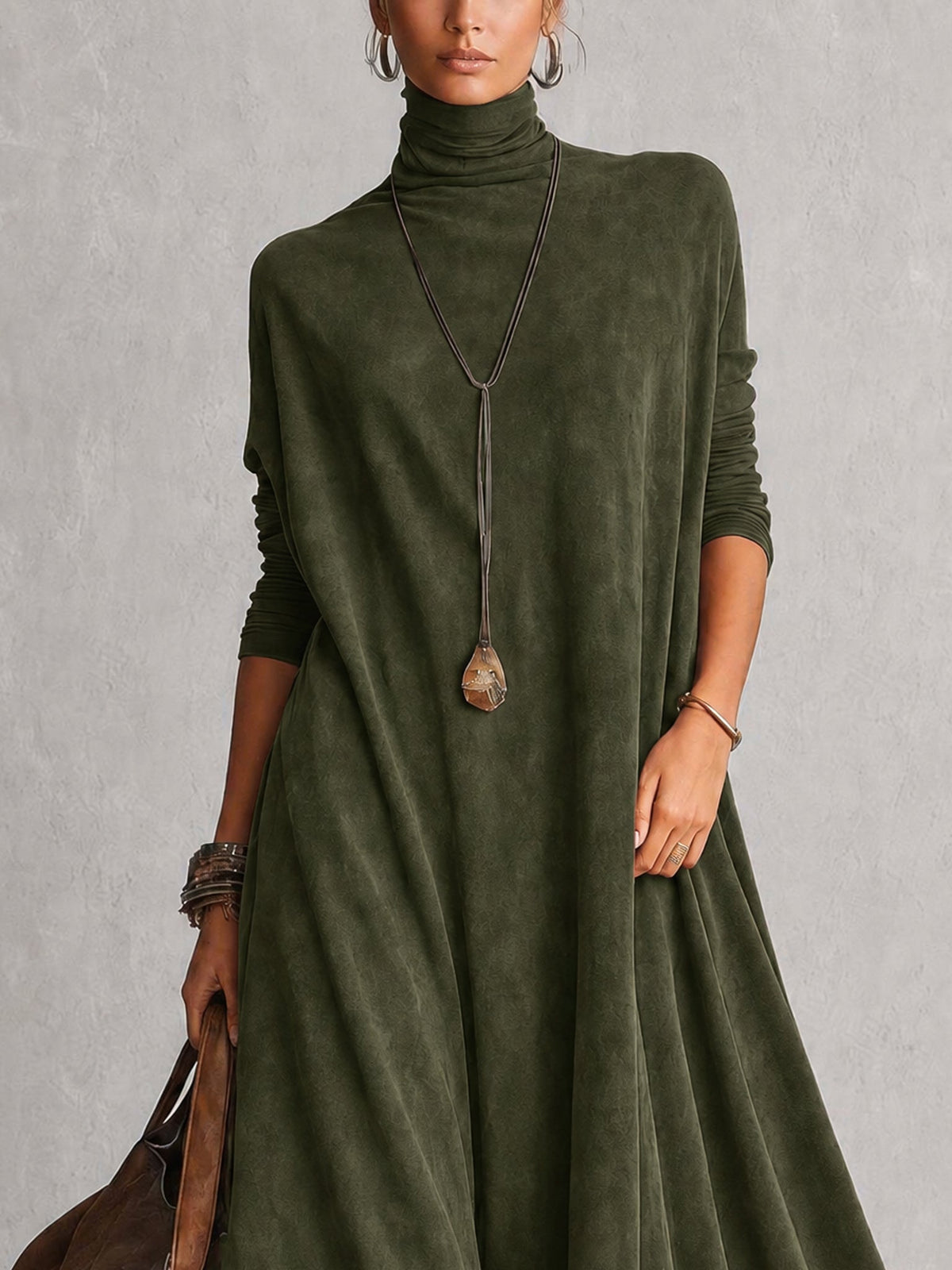 Robe maxi longue en suédine marron avec manches longues, style vintage, de la marque Danoir Paris.