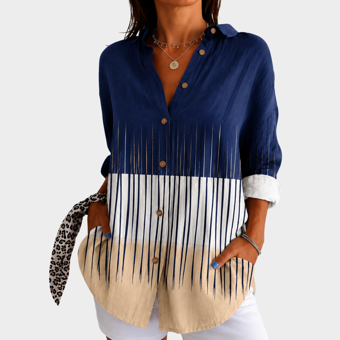 Blouse statement Danoir Paris Harbor Breeze avec motifs floraux et manches longues, portée décontractée.