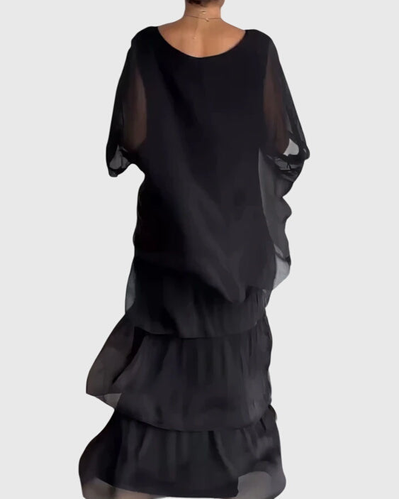 Robes longues Danoir Paris, modèle Susan, en tissu fluide et élégant, portée pour une allure sophistiquée.