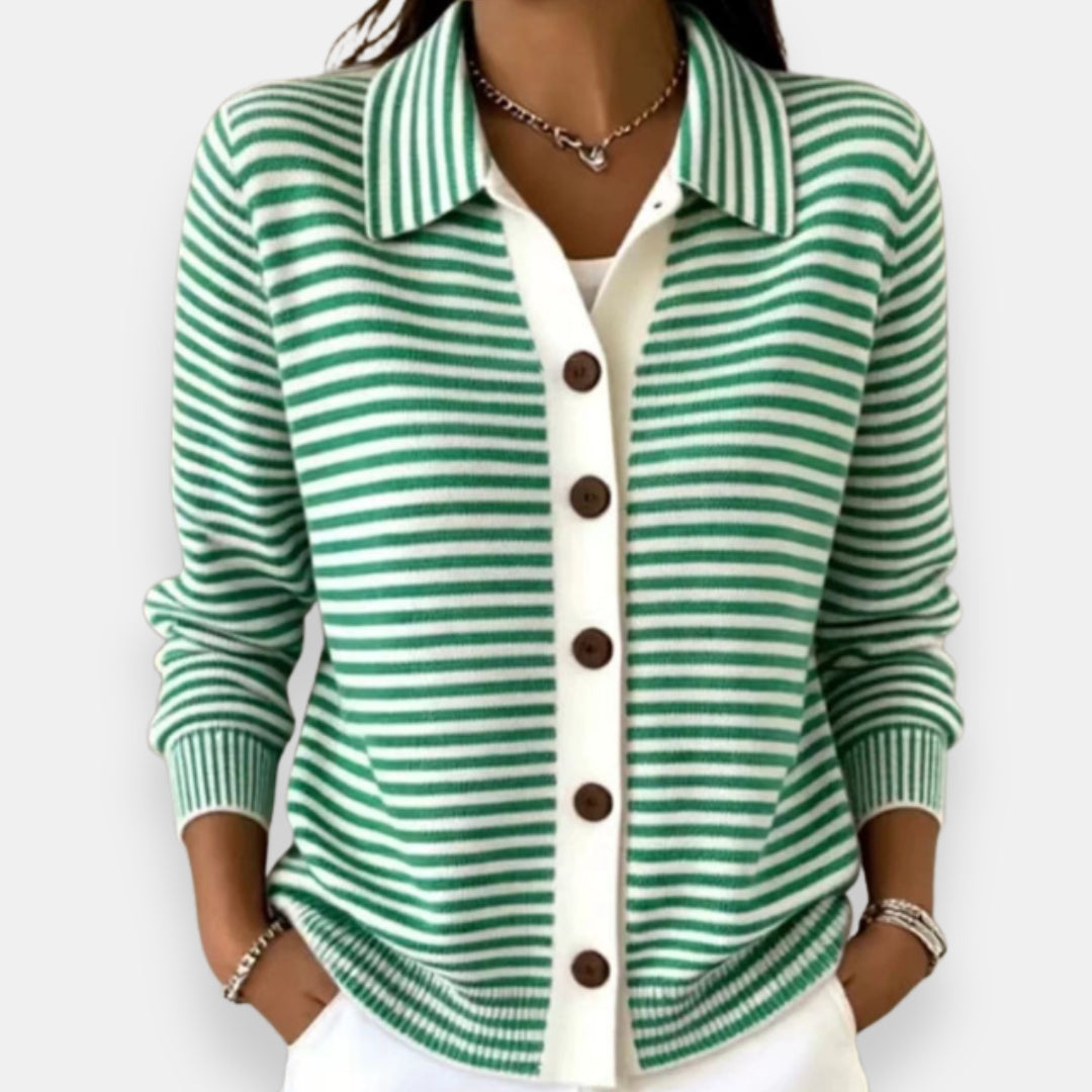 Cardigan boutonné rayé Nola™ de Danoir Paris, porté, avec col en V et manches longues, en tissu doux et confortable.