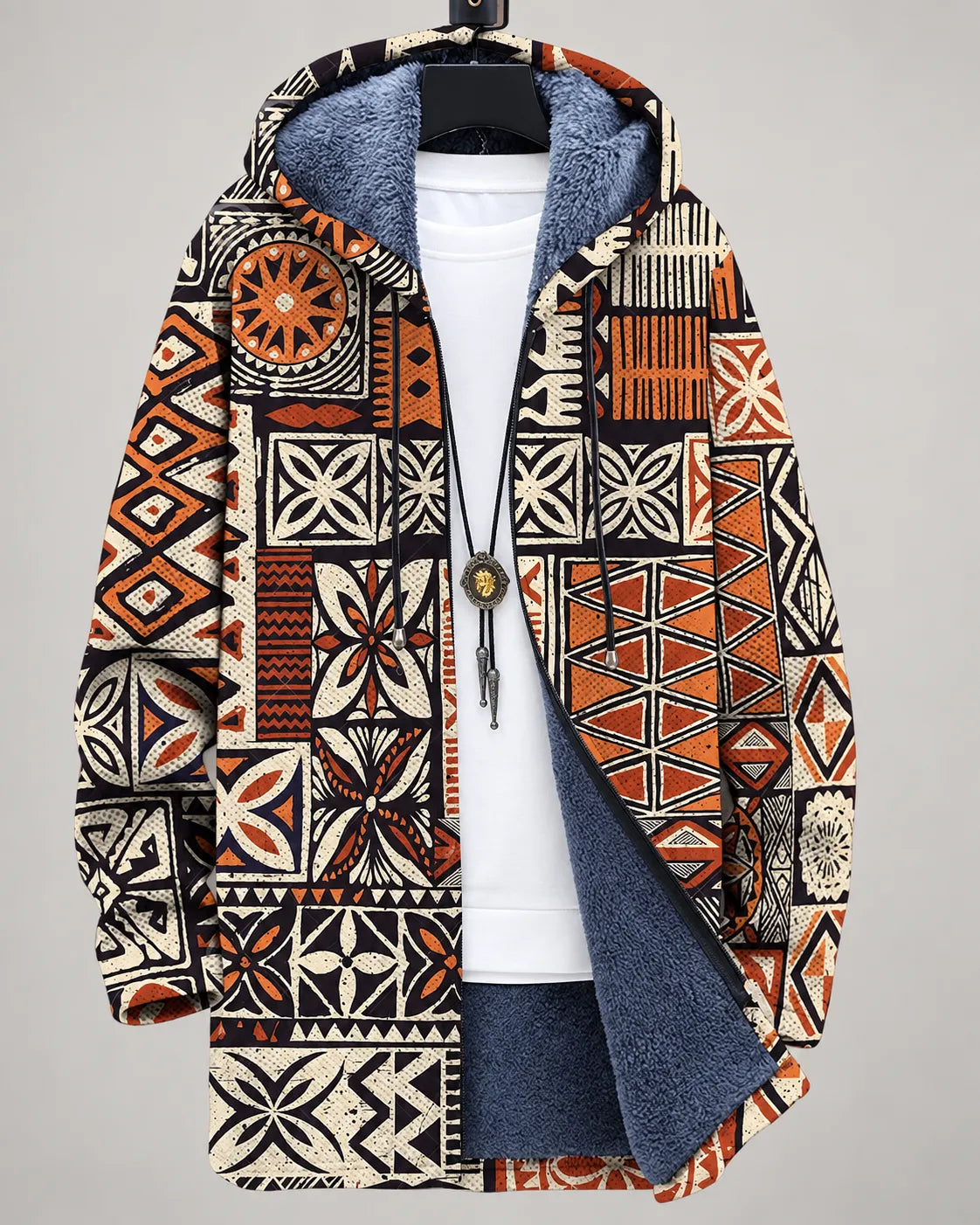 Veste à capuche Serena Danoir Paris avec motifs vagues vibrantes, tissu doux et design moderne visible sur l'image.
