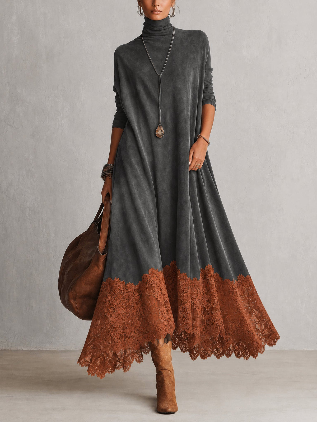 Robe maxi longue en suédine marron avec manches longues, style vintage, marque Danoir Paris, vêtement élégant et confortable.