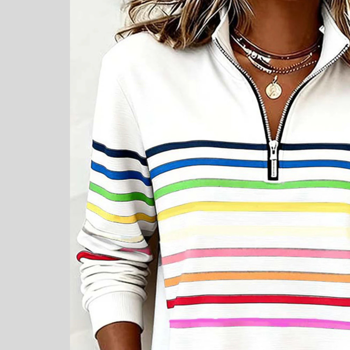 Sweat à col zippé rayé Corabelle de Danoir Paris, sweatshirt confortable avec motifs rayés bleus et blancs, porté sur mannequin.