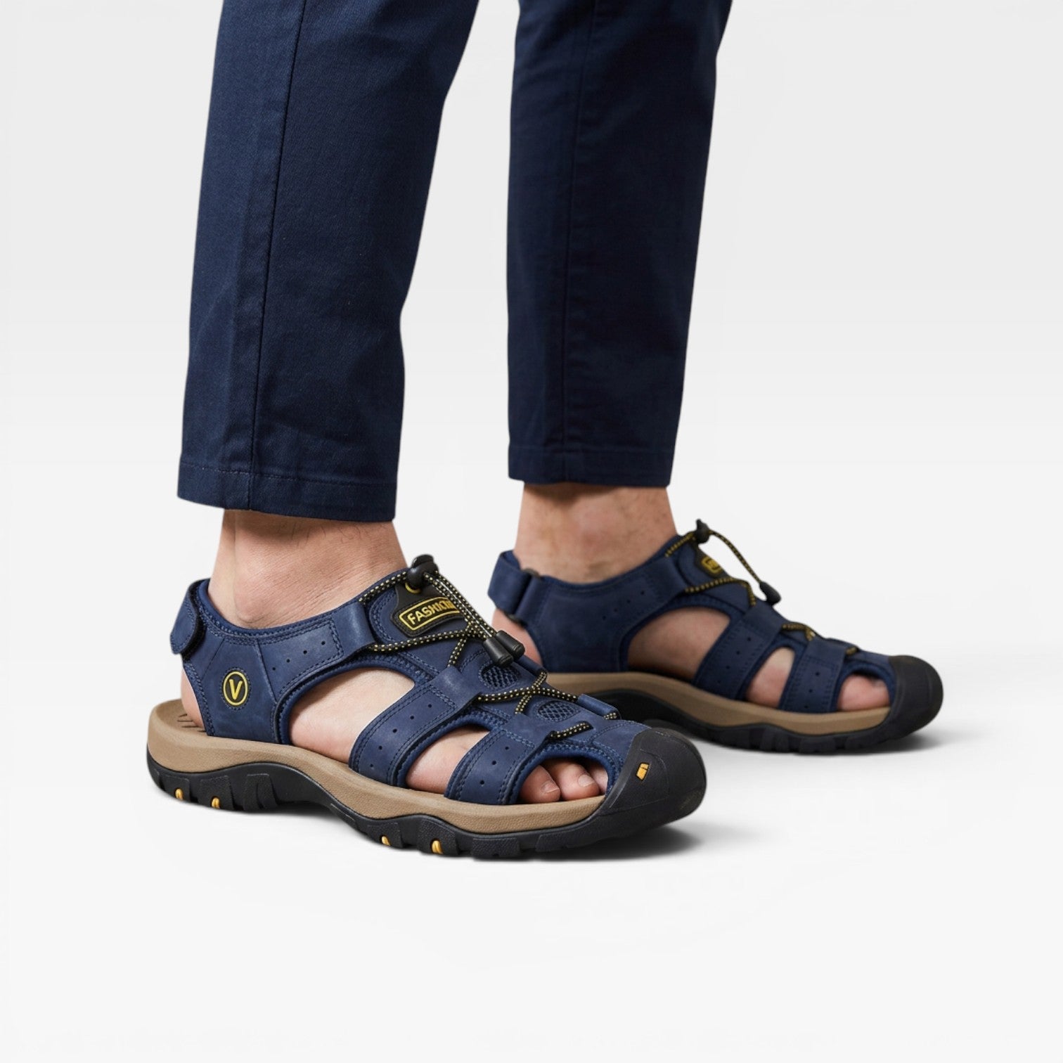 Sandales de randonnée en cuir pour hommes Danoir Paris, sandales outdoor bleues à bout fermé et réglables, confortables et robustes.