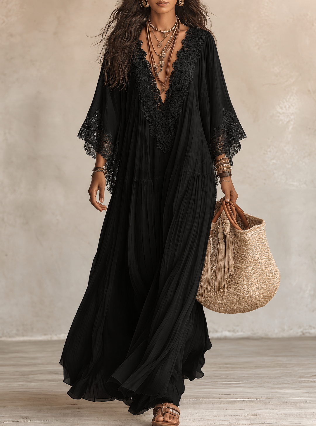 Robe longue en chiffon ivoire et dentelle Celeste de Danoir Paris, détails délicats et élégants, portée élégante et féminine.