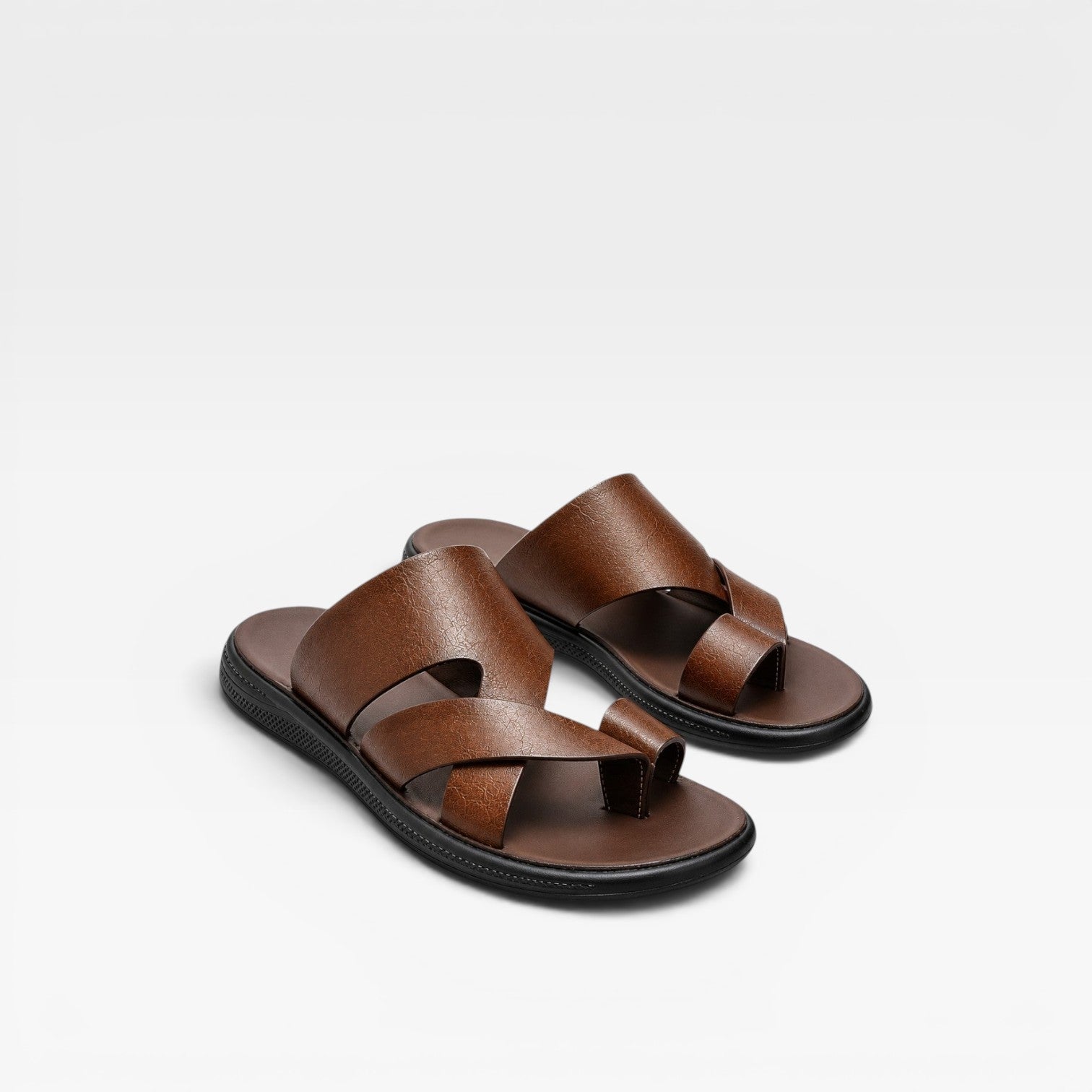 Sandales en cuir pour hommes Danoir Paris, enfilables, avec boucle d’orteil, confort quotidien élégant, chaussure décontractée.