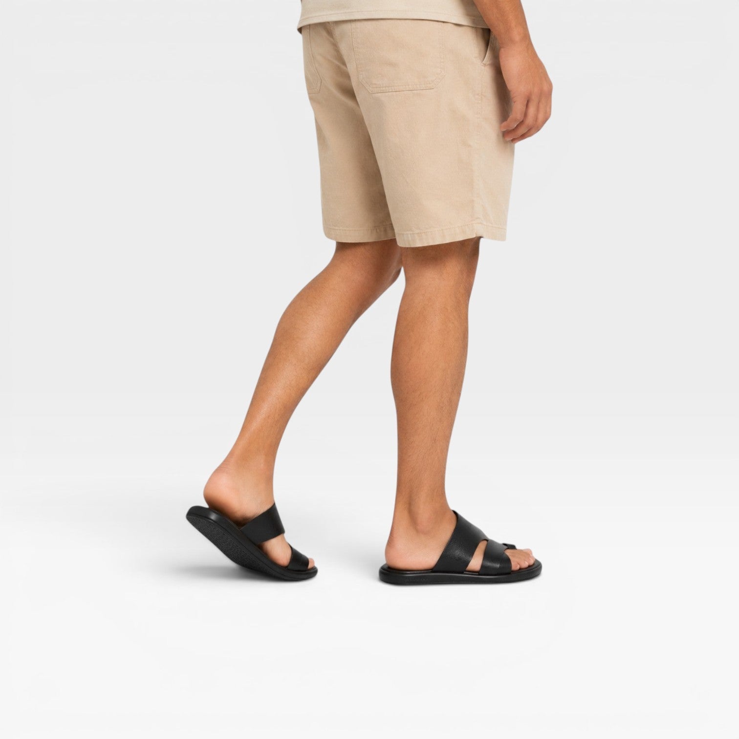 Sandales en cuir pour hommes Danoir Paris, à enfiler, avec boucle d’orteil, confort quotidien et style élégant.