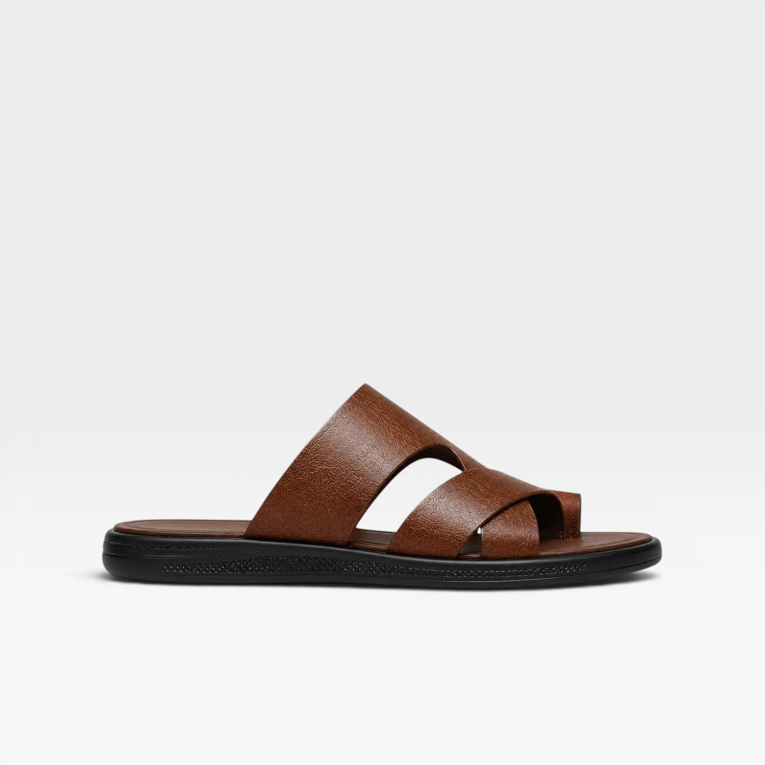 Sandales en cuir pour hommes Danoir Paris, faciles à enfiler, avec boucle d’orteil, confort quotidien élégant.
