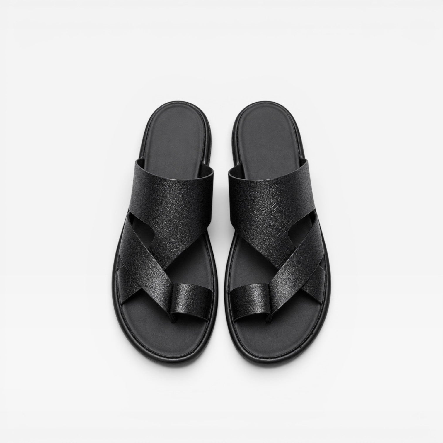Sandales en cuir pour hommes Danoir Paris, à enfiler avec boucle d’orteil, confort quotidien et style élégant.