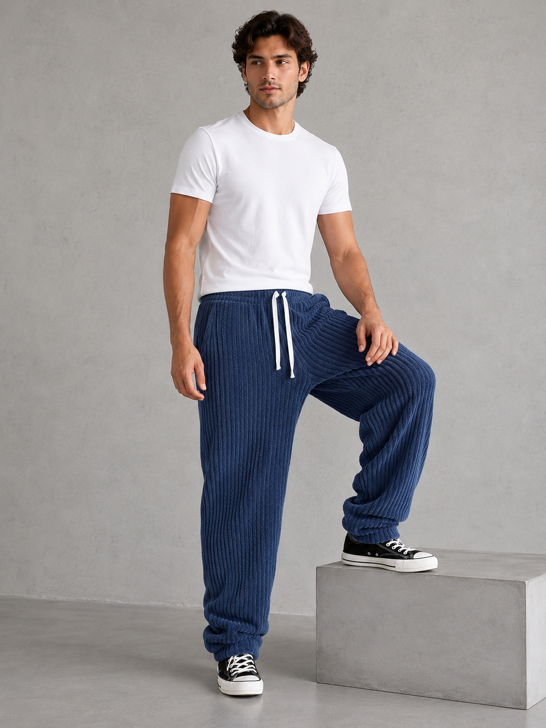 Pantalon Rowan de Danoir Paris en tissu noir avec coupe élégante, vu sur un mannequin.