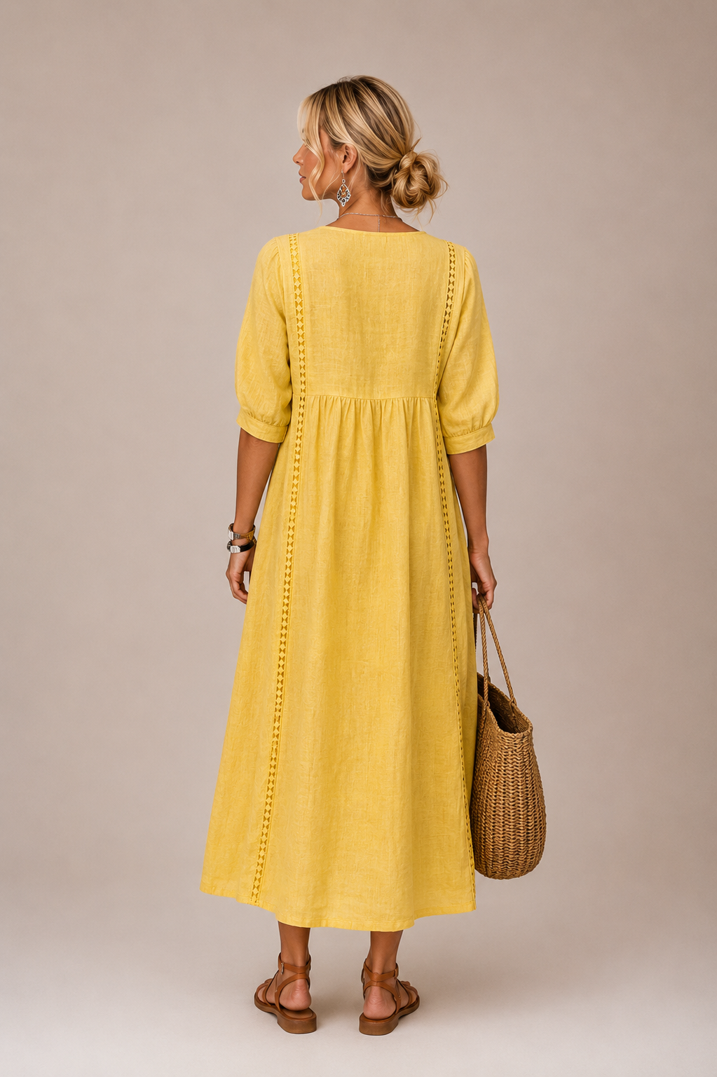 Robe midi d'été Gillian de Danoir Paris, tissu léger, motif floral, manches courtes, portée élégante et confortable.
