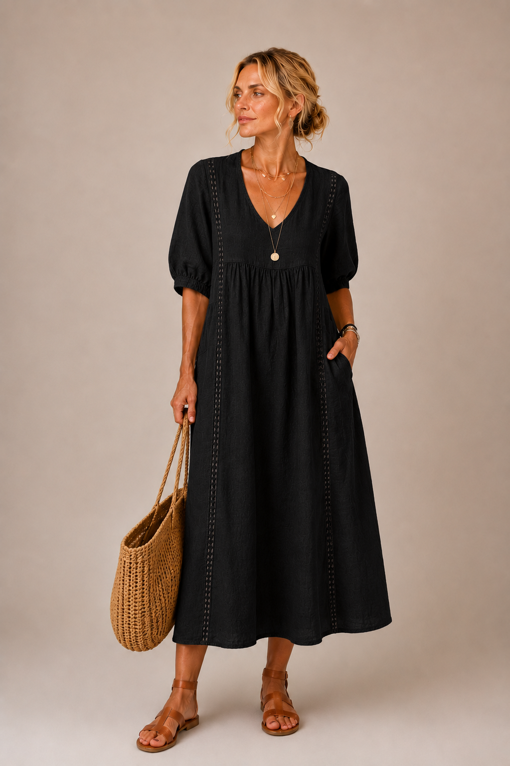 Robe midi d'été Gillian de Danoir Paris, vêtement léger en tissu fluide avec imprimé floral, portée décontractée.