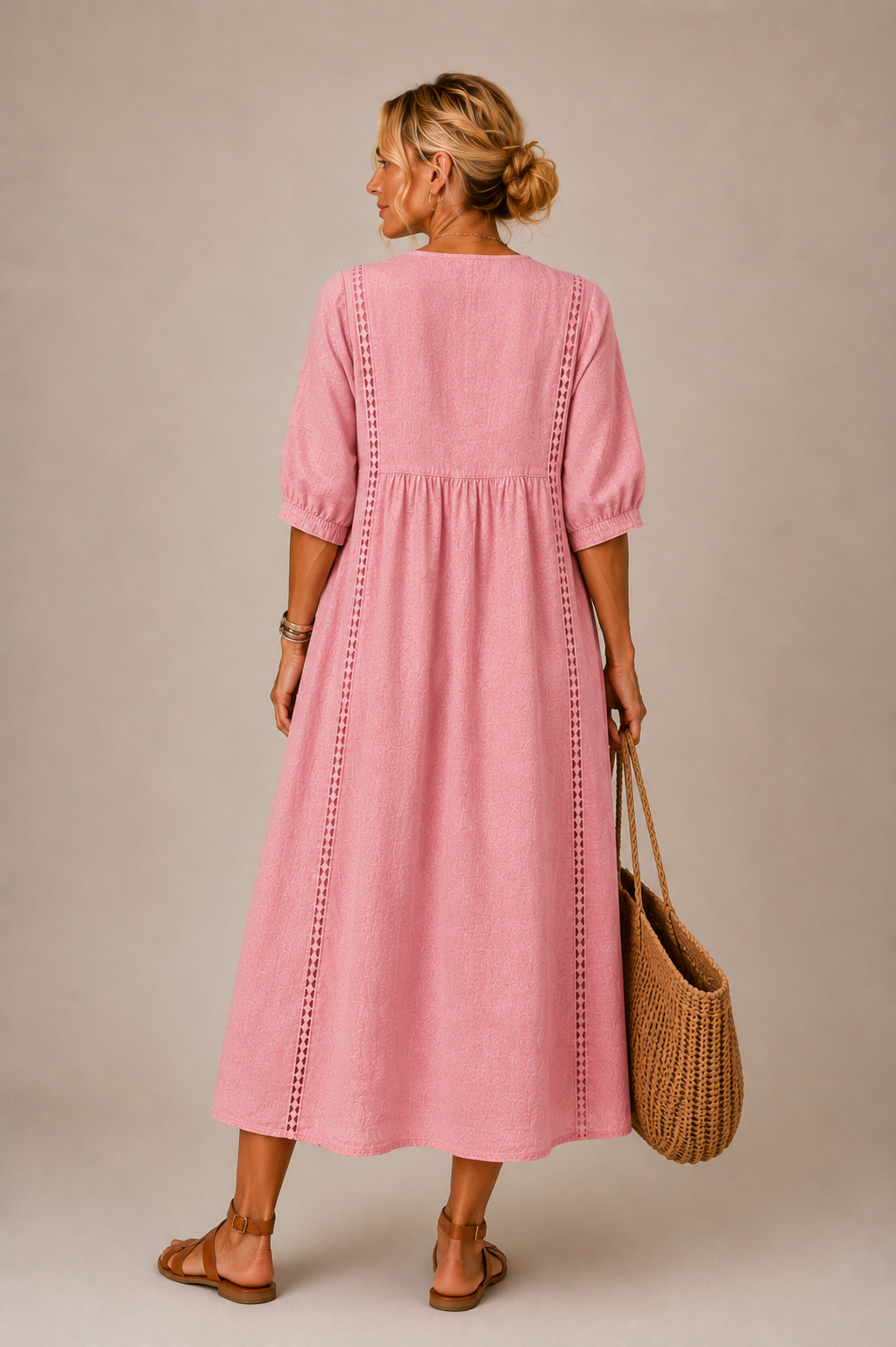 Robe midi d'été Gillian de Danoir Paris, tissu léger, coupe fluide, avec motifs floraux, idéale pour la saison estivale.