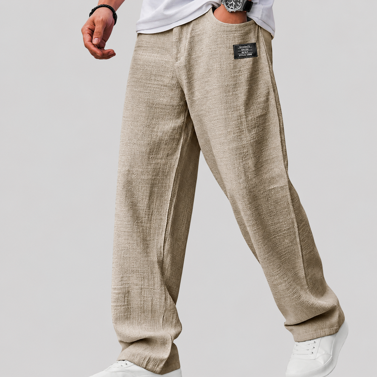 Homme portant un haut décontracté en lin de marque Danoir Paris, style élégant et confortable, vue de face.