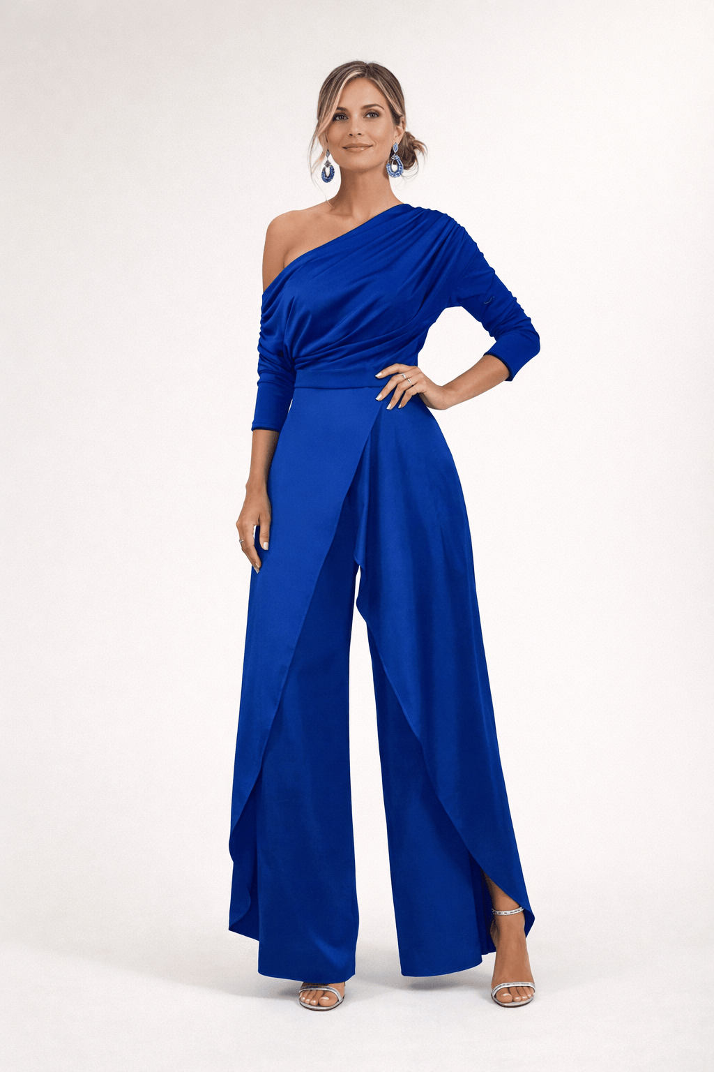 Pantalon élégant Danoir Paris Santoro™ Mono, tissu chic et coupe raffinée, porté en détail.