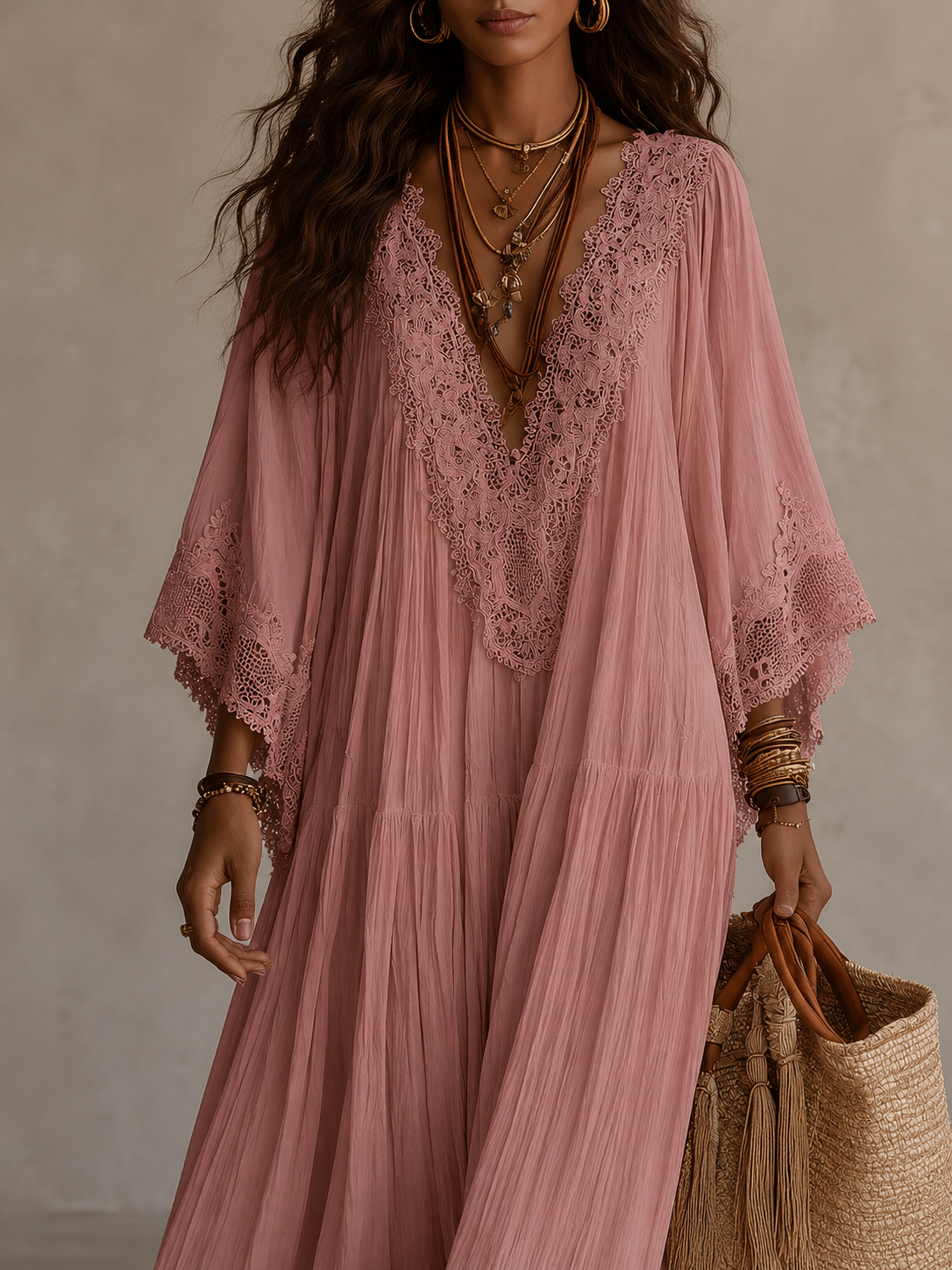 Robe longue en chiffon ivoire et dentelle Danoir Paris, détail de la dentelle délicate sur le haut et la jupe fluide.