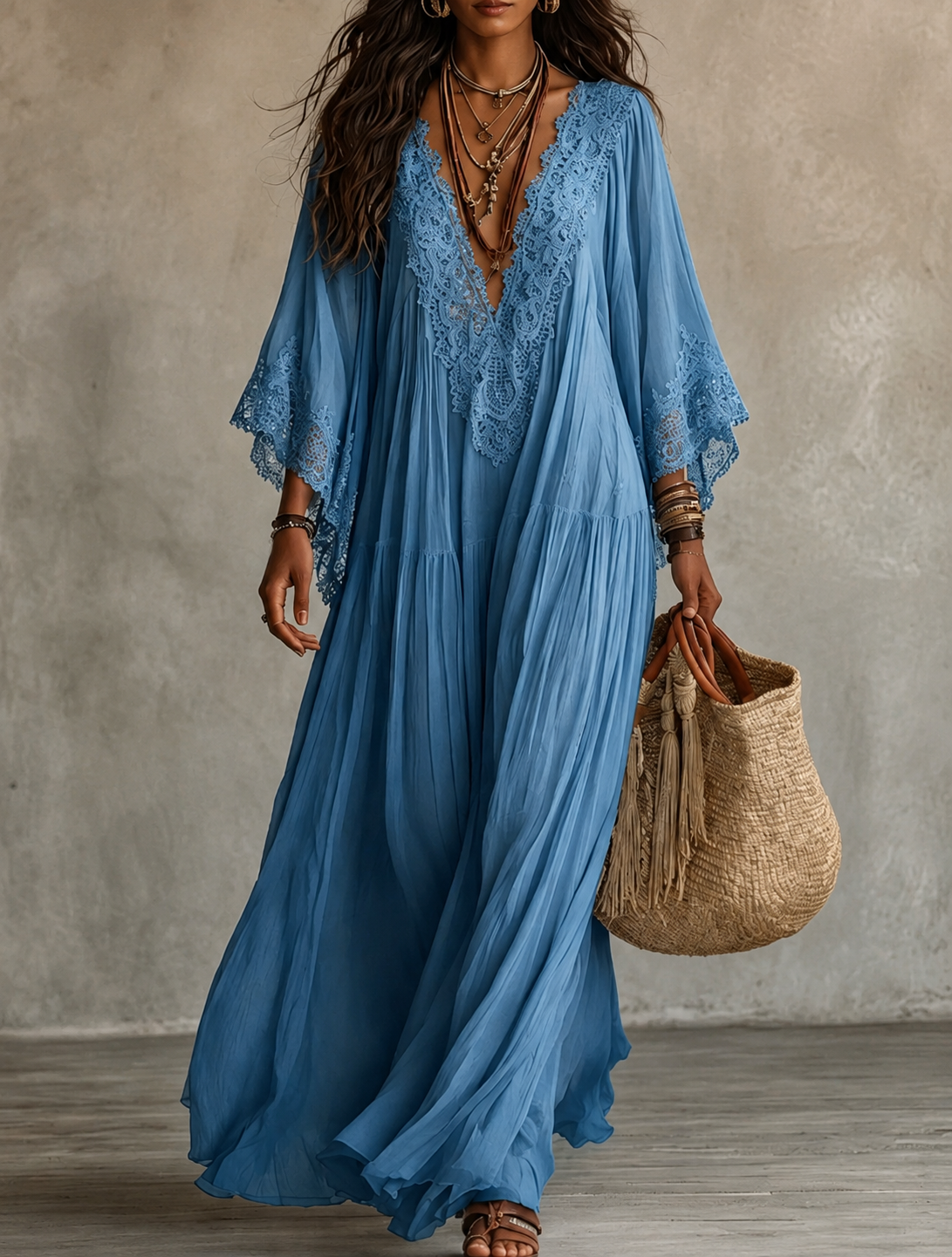Robe longue en chiffon ivoire et dentelle de Danoir Paris, avec détails élégants et finition délicate visible sur l'image.