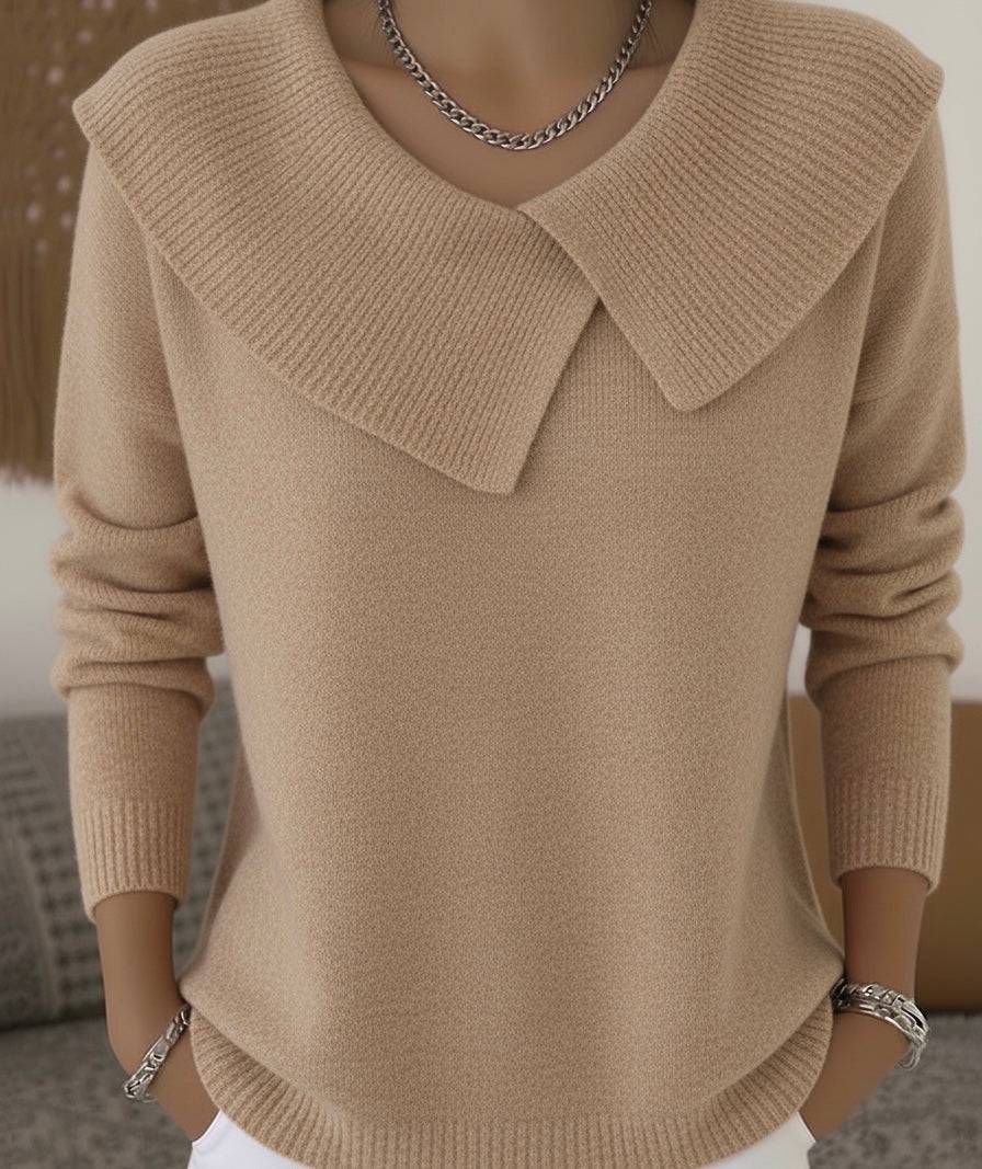 Pull côtelé élégant Rylee de Danoir Paris, en tissu doux, porté sur un mannequin, couleur neutre, style moderne et chic.