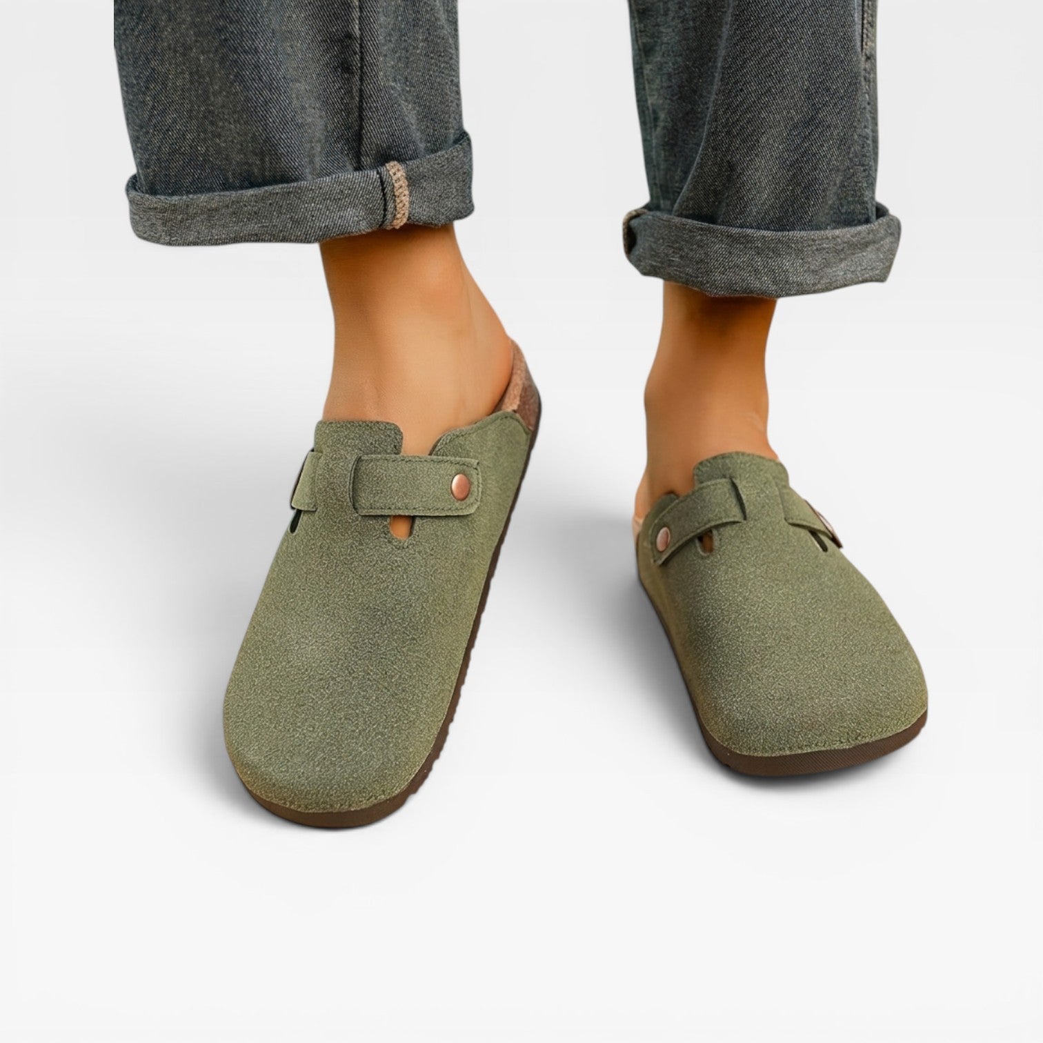 Sabots en liège pour hommes Danoir Paris, mules à enfiler à bout fermé avec boucle ronde, confortables et élégantes.