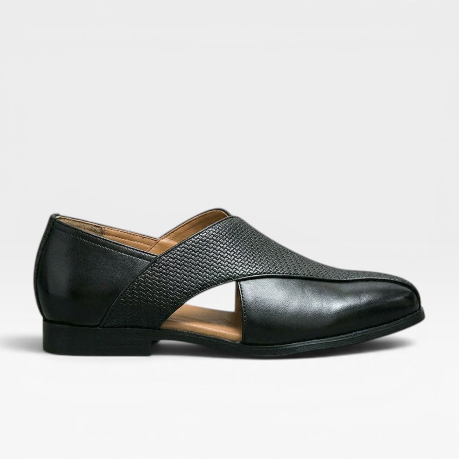Mocassins en cuir véritable pour hommes de Danoir Paris, chaussures habillées classiques à enfiler avec bride croisée.
