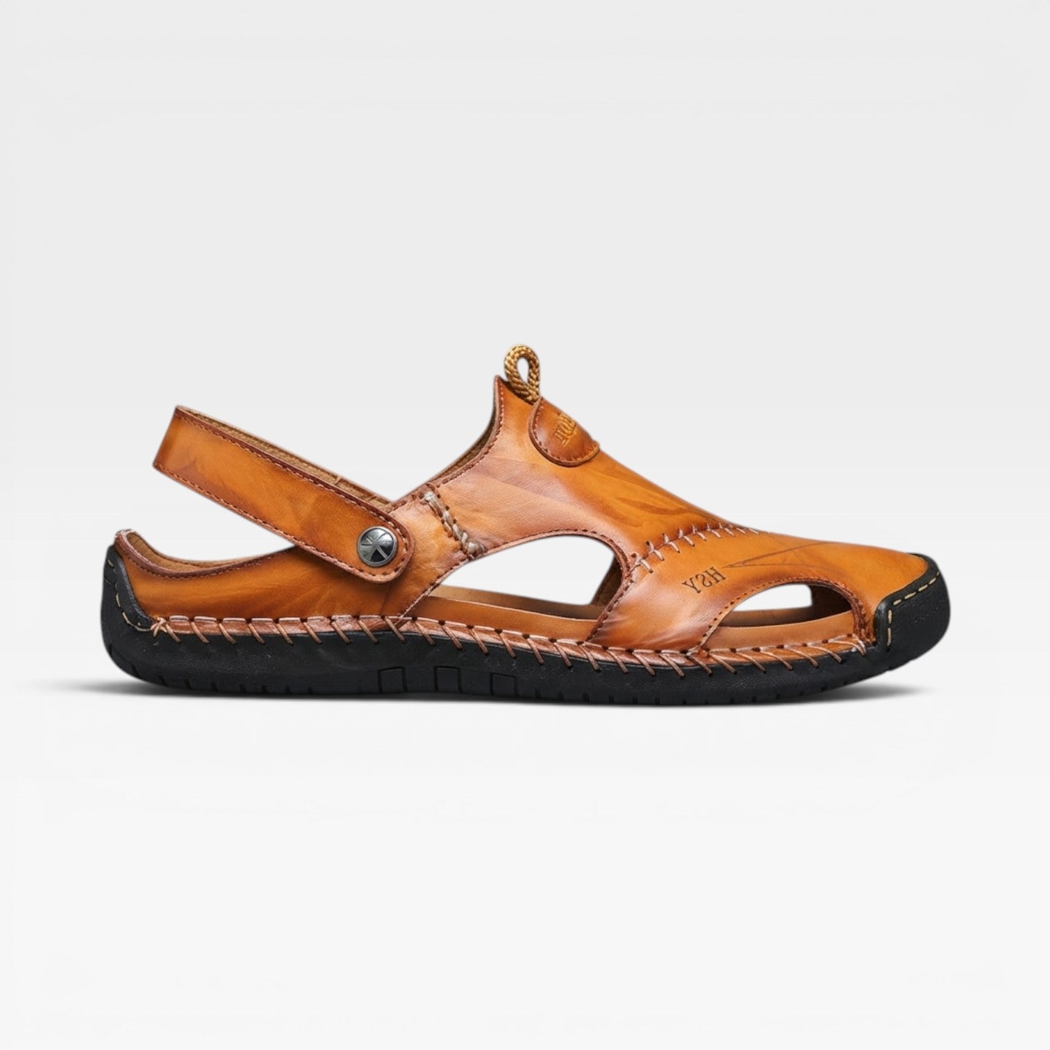 Sandales de pêcheur en cuir pour hommes de Danoir Paris, style classique à bout fermé avec boucle réglable.