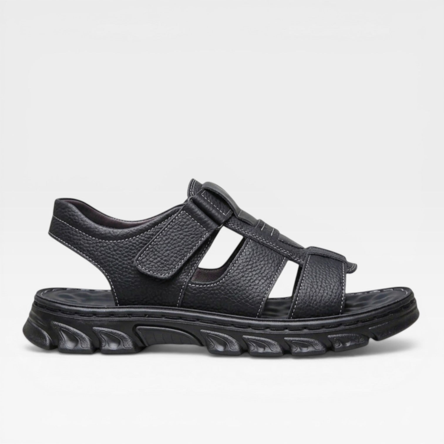 Sandales en cuir Danoir Paris pour hommes avec semelle souple, parfaites pour l'été, affichant une conception confortable et élégante.