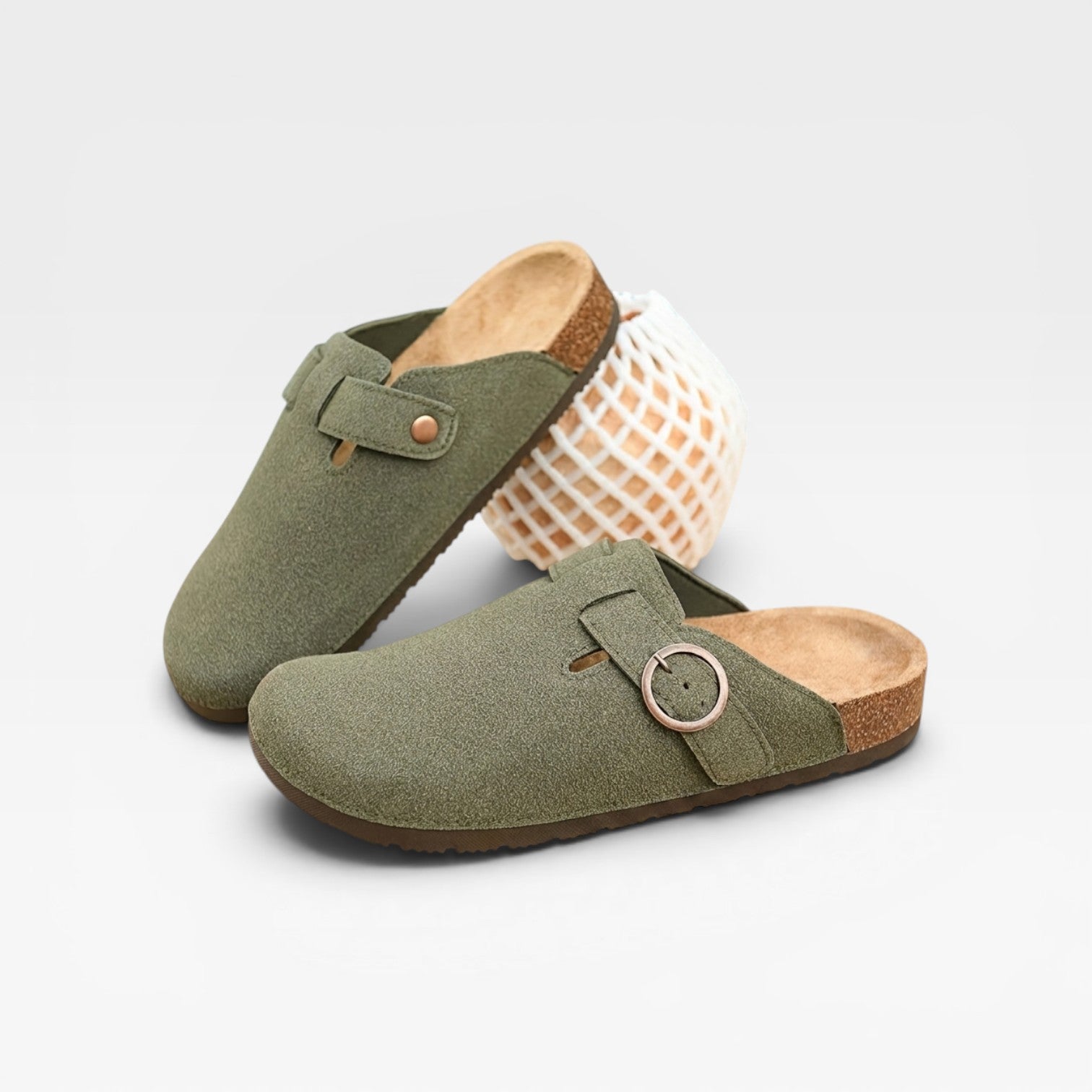 Sabots en liège pour hommes Danoir Paris, mules à enfiler à bout fermé avec boucle ronde, chaussure confortable.