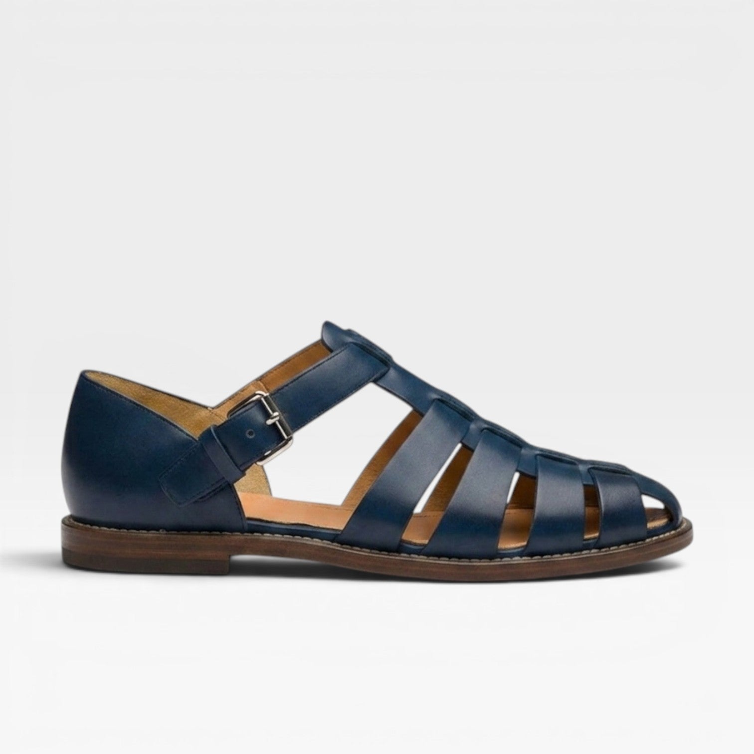 Sandales fisherman en cuir pour hommes de Danoir Paris, style estival classique à bout fermé, visibles en image.