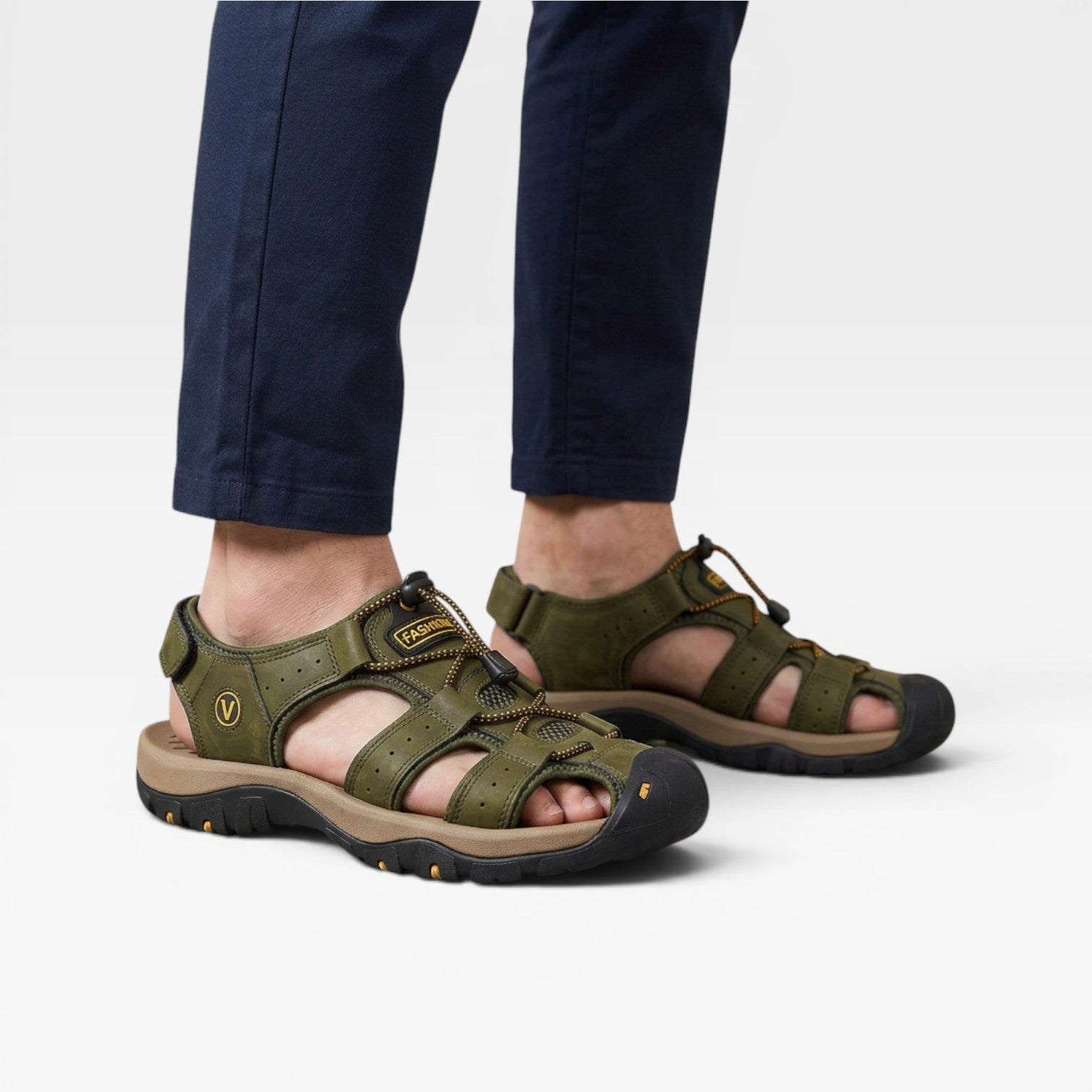 Sandales de randonnée en cuir vert pour hommes Danoir Paris, avec bout fermé et straps réglables pour marche outdoor.