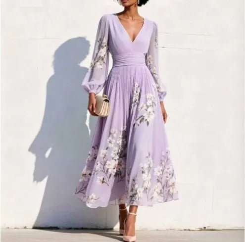 Robe longue élégante Danoir Paris pour femme avec décolleté en V profond et manches longues, tissu fluide et sophistiqué.