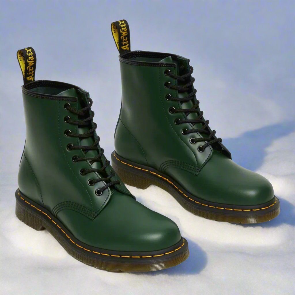 Bottes élégantes à lacets pour femmes Danoir Paris, en cuir noir, avec semelle robuste et design sophistiqué.