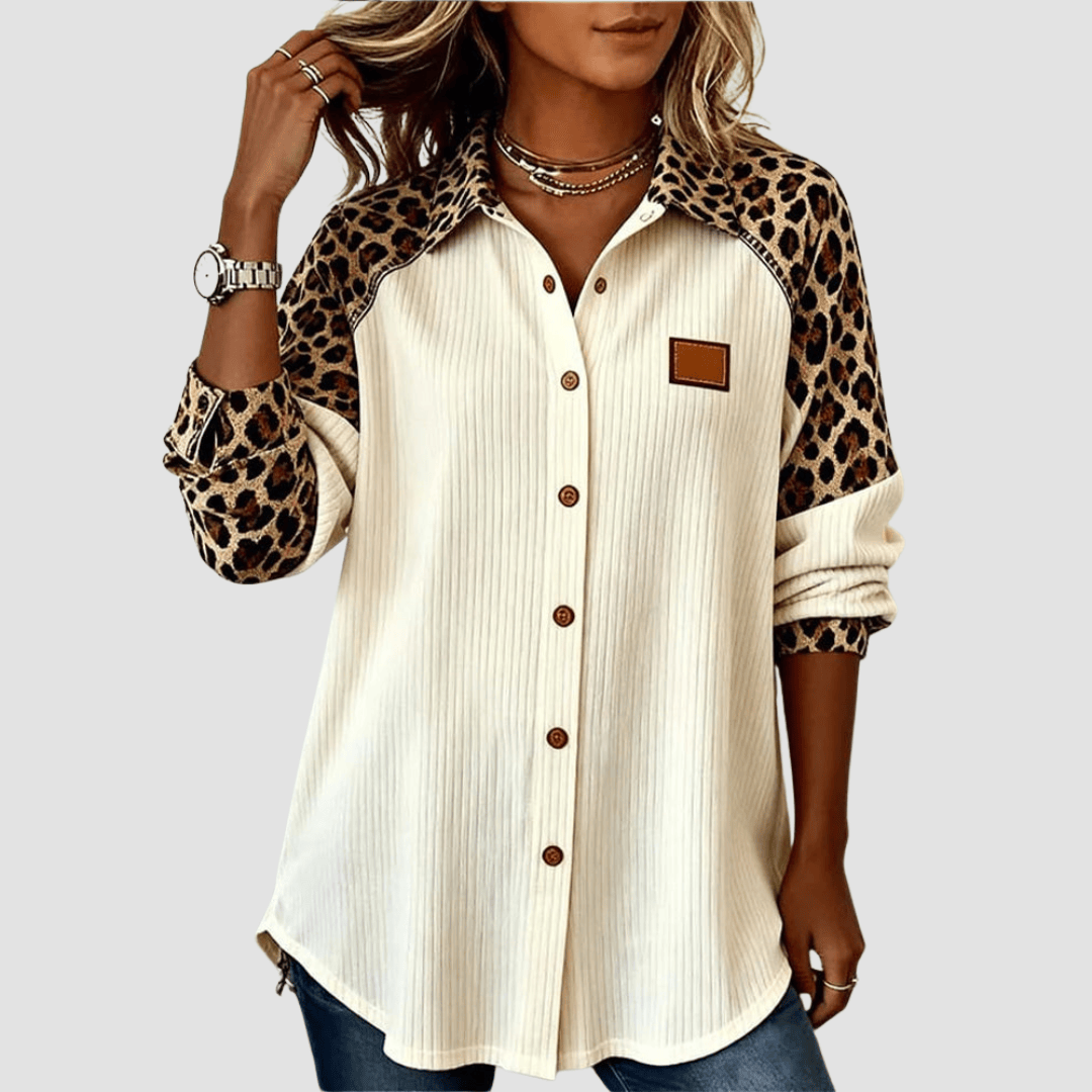 Chemise léopard élégante Aria de Danoir Paris, motif félin, tissu léger, détails sophistiqués, vue de face sur fond neutre.
