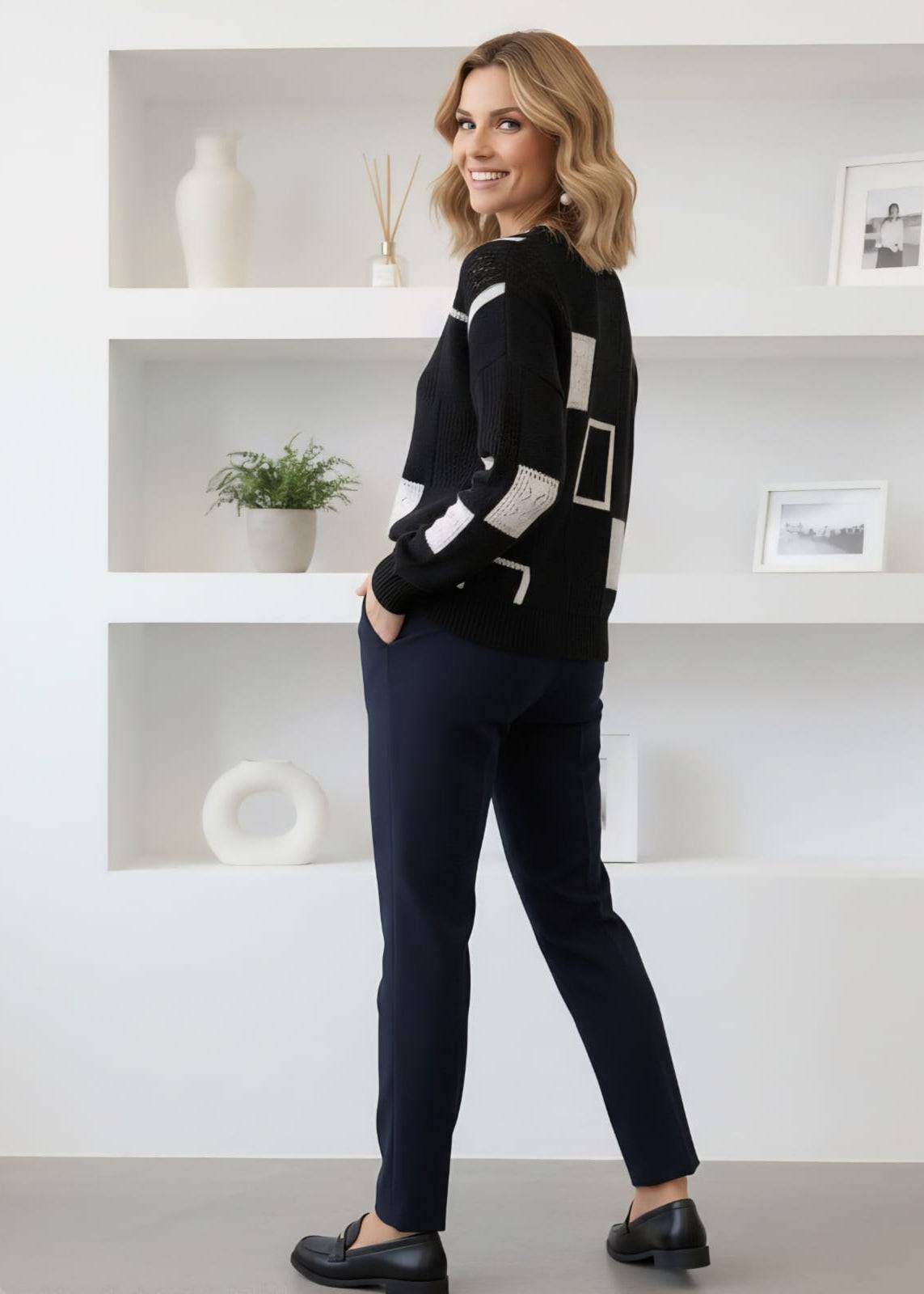 Pull rétro chic Roby de Danoir Paris, style élégant avec détails vintage, couleur neutre, porté sur mannequin.