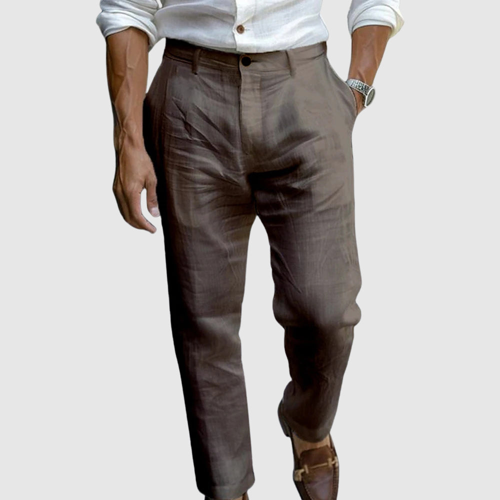 Pantalon en lin chic de la collection Saint-Tropez de Danoir Paris, style estival avec coupe élégante et tissu léger.