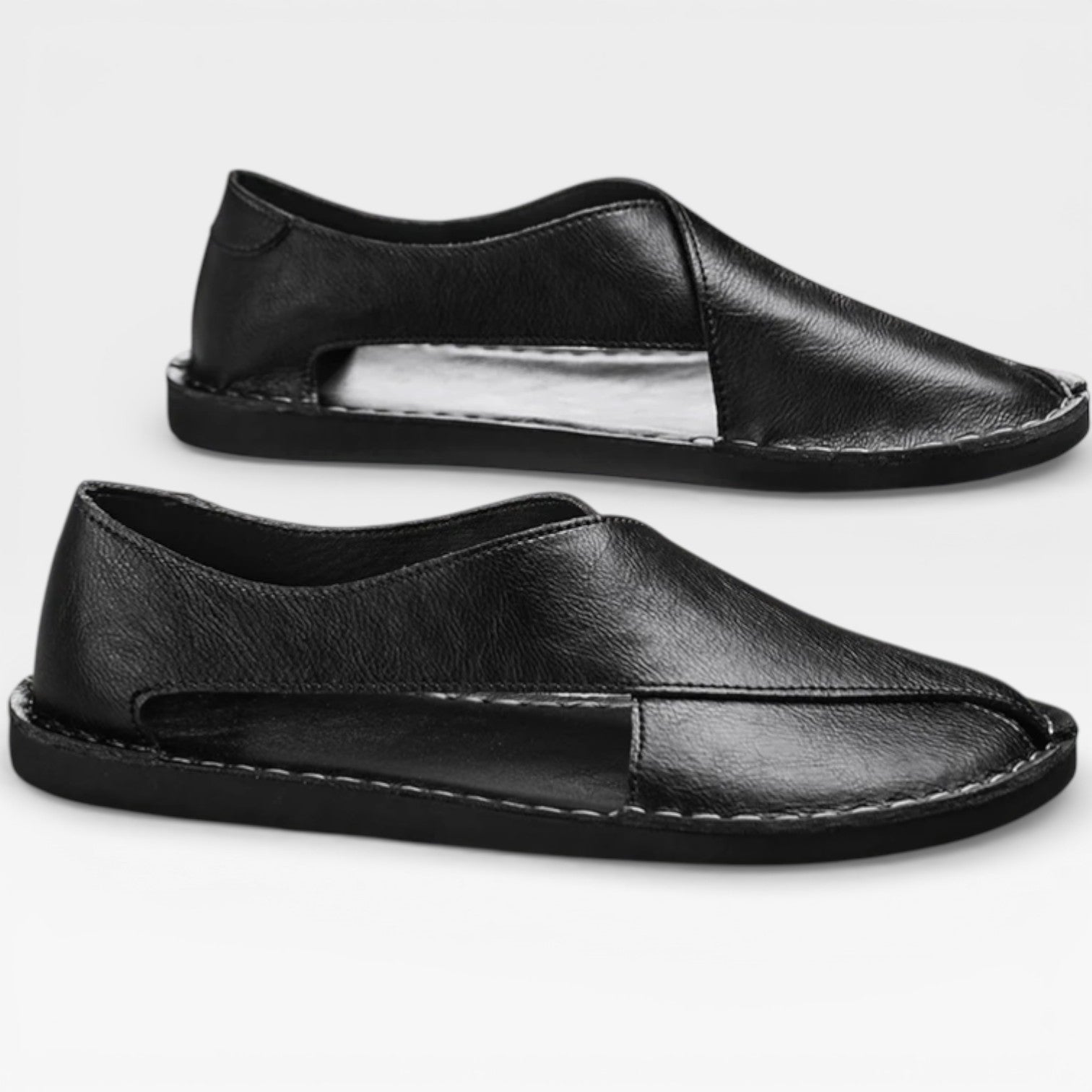 Sandales classiques en cuir pour hommes de Danoir Paris, chaussures décontractées élégantes, vue de face avec détails en cuir brun.