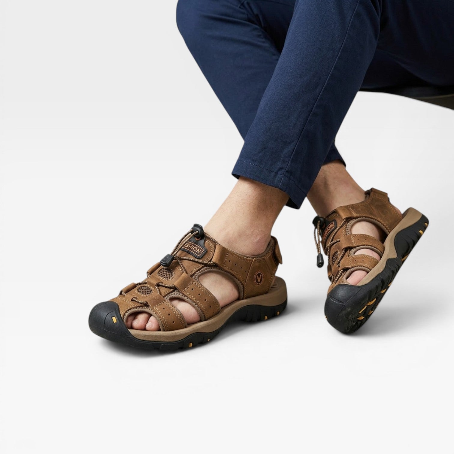 Sandales de randonnée en cuir pour hommes Danoir Paris, avec bout fermé et straps réglables, parfaites pour l'outdoor.