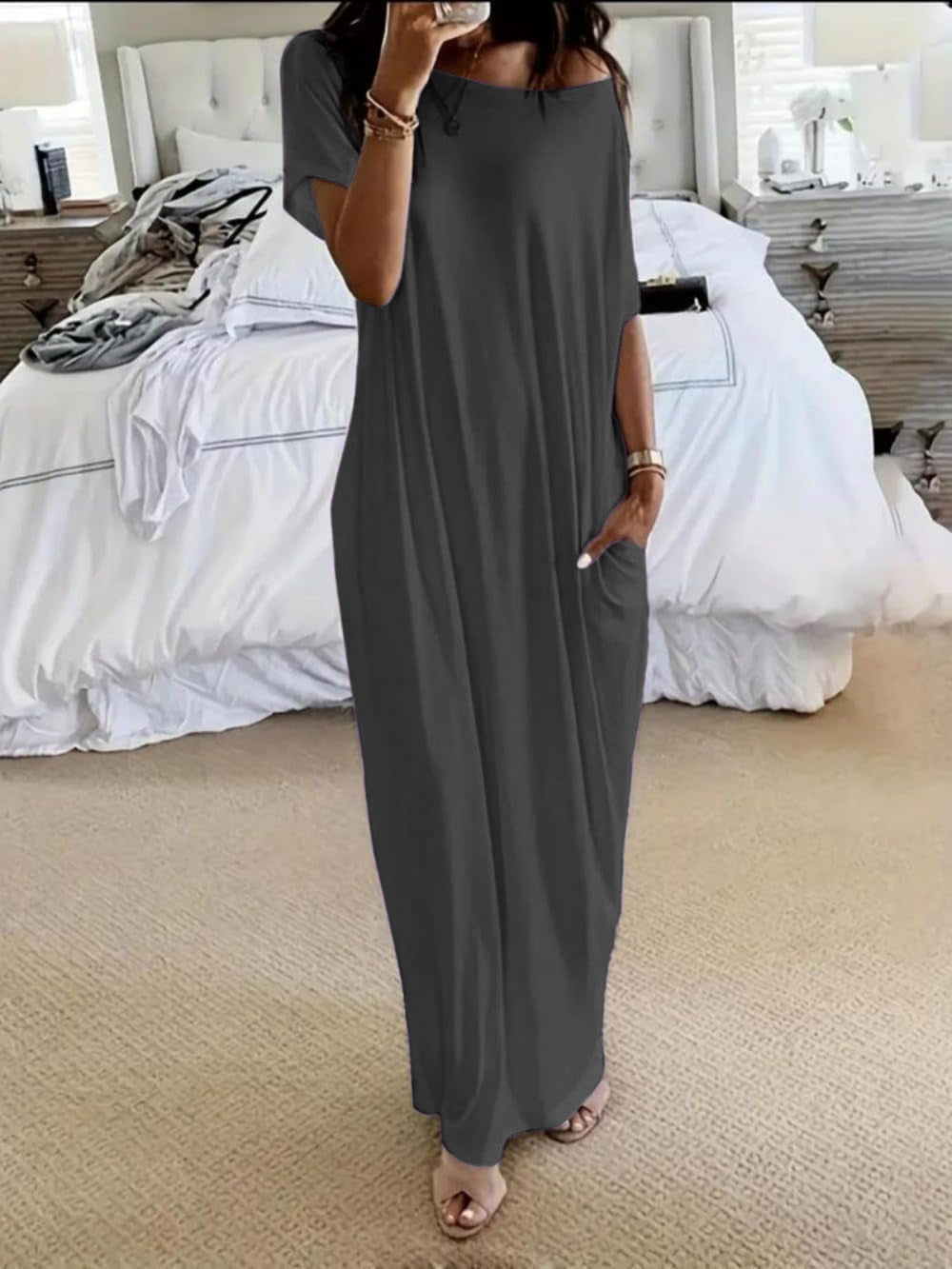 Robe décontractée oversize asymétrique à épaules dénudées Danoir Paris, style casual et tendance.