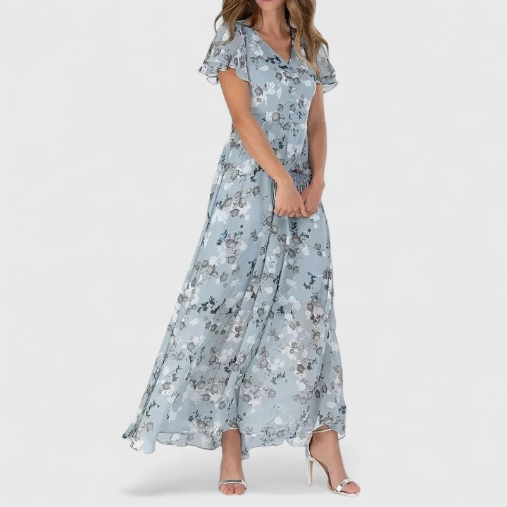 Robe longue Evelyn de Danoir Paris, robe maxi en tissu fluide avec décolleté en V et manches longues, portée élégante.