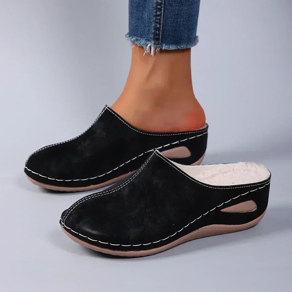 Pantoufles orthopédiques Mare de Danoir Paris, chaussures confortables en tissu avec semelle antidérapante, adaptées pour le confort quotidien.